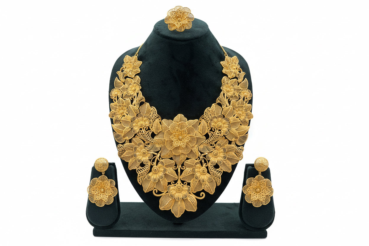 Parure Fleur Impériale – Collier, boucles d’oreilles et bague en plaqué or