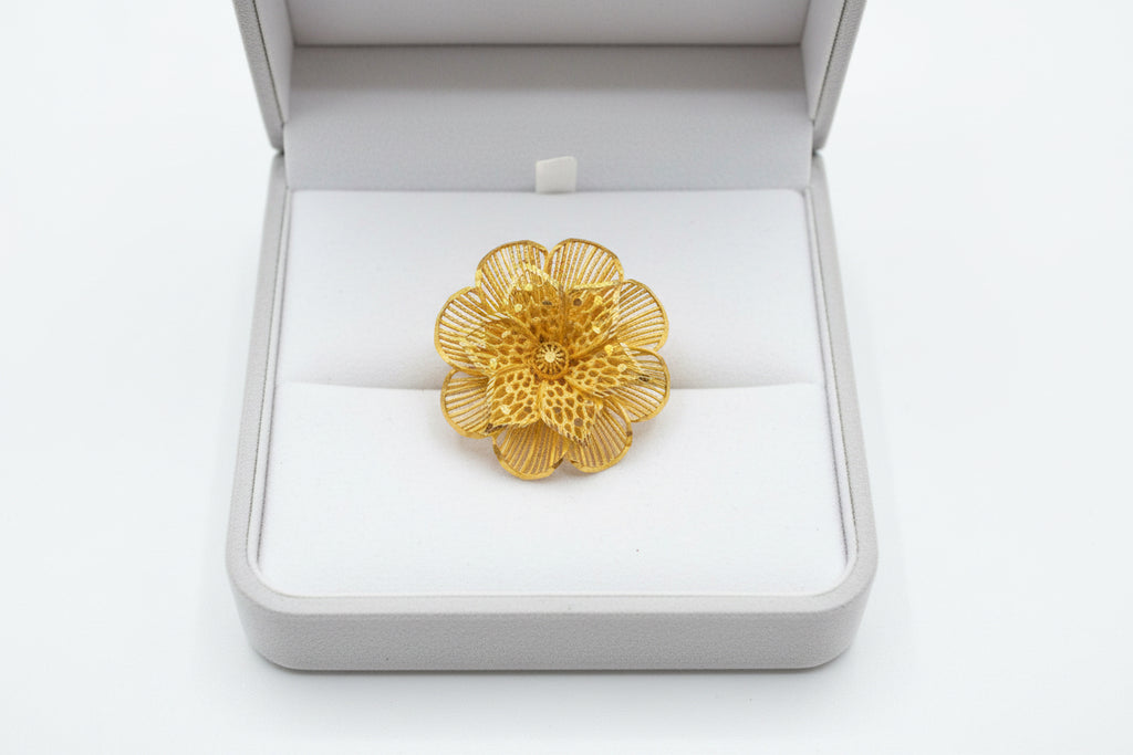 Parure Fleur Impériale – Collier, boucles d’oreilles et bague en plaqué or