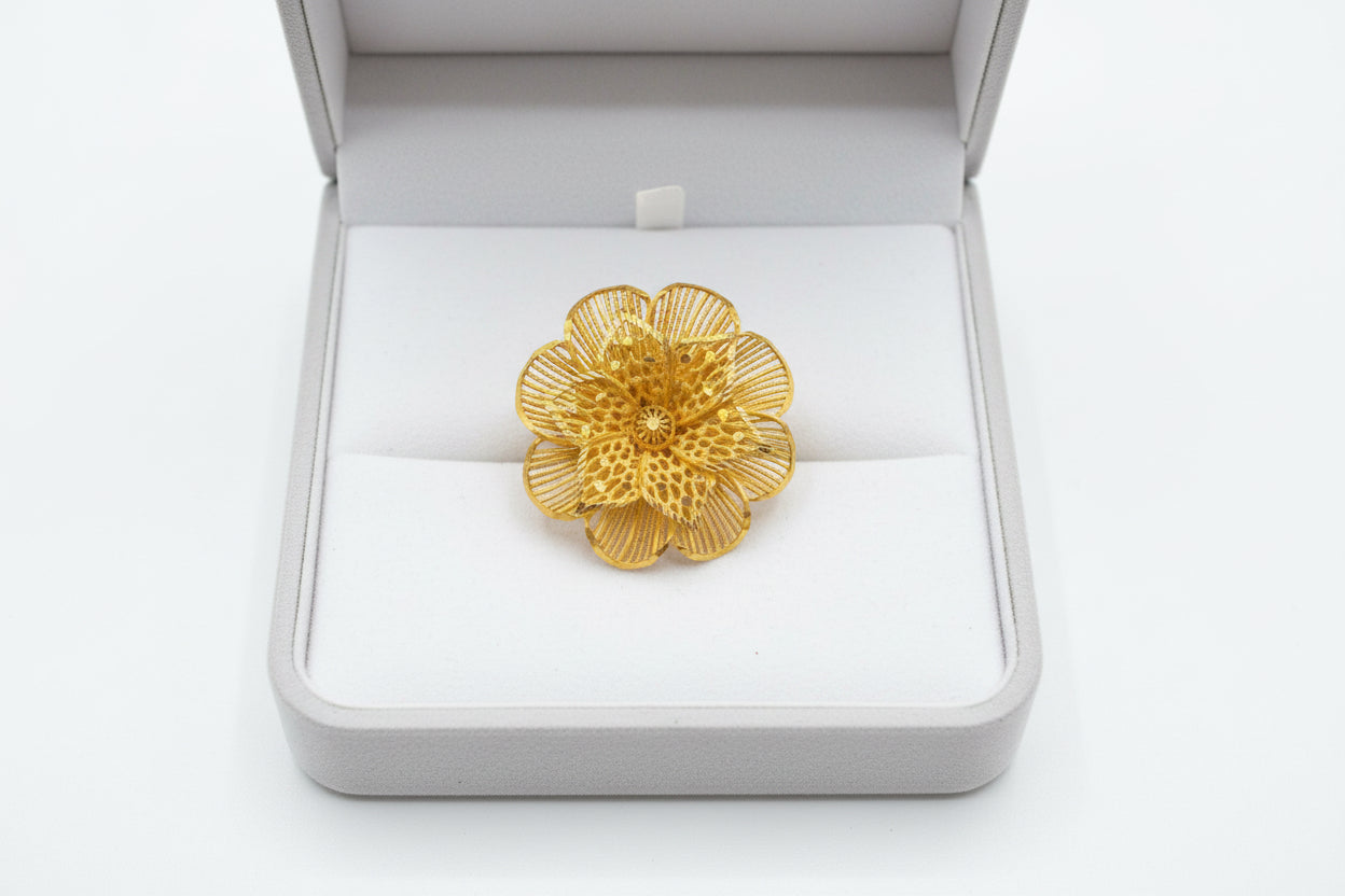 Parure Fleur Impériale – Collier, boucles d’oreilles et bague en plaqué or