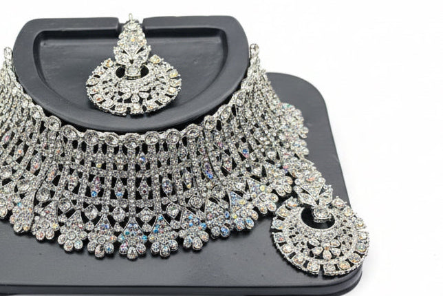 Parure Argentée Cascade – Cristaux Reflets Arc-en-Ciel