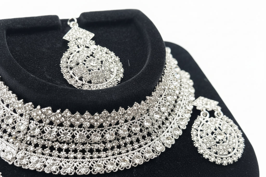 Parure Collier Choker et Boucles d'Oreilles – Éclat de Diamant