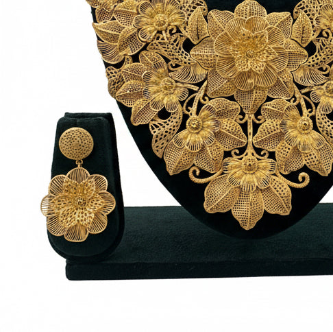Parure Fleur Impériale – Collier, boucles d’oreilles et bague en plaqué or